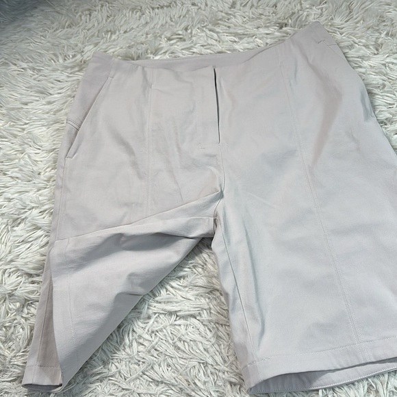 Lululemon In Power Mid Rise Short 8" Dune - Picture 2 of 7